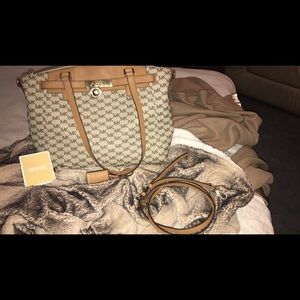 michael kors Hamilton Traveler LG zip satchel